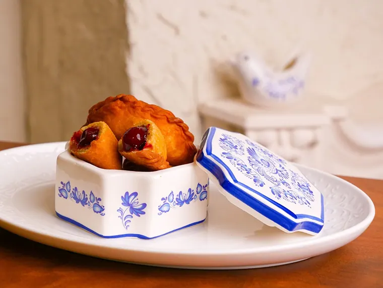 Левашники «Вздохи Николая» с садовой вишней